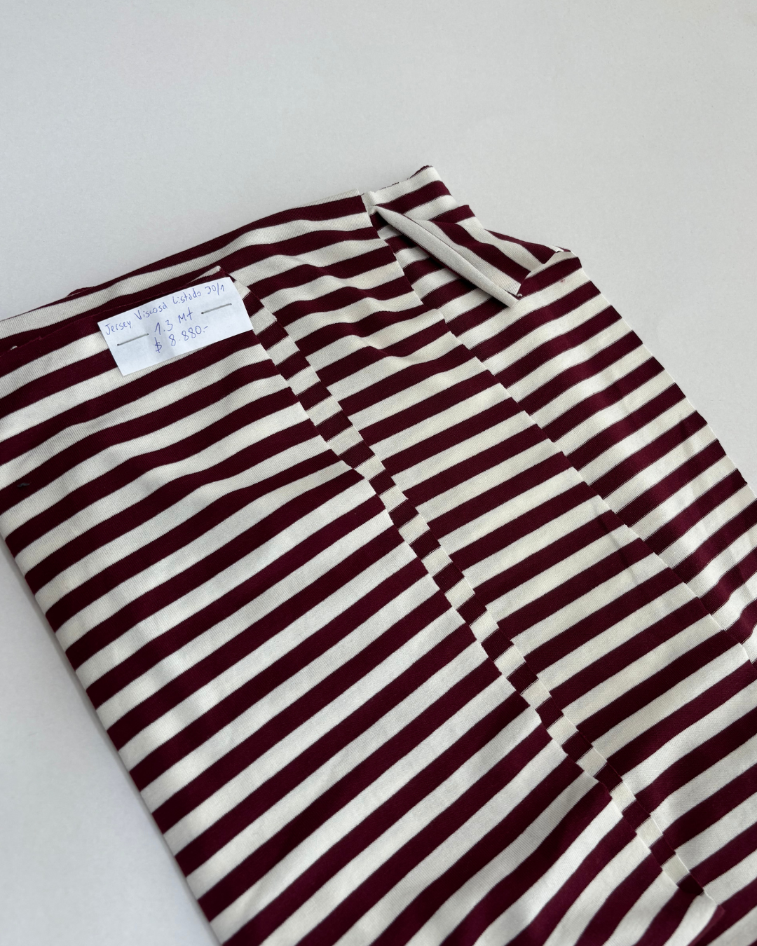 Saldo Jersey viscosa listado 30/1 crudo/burdeo